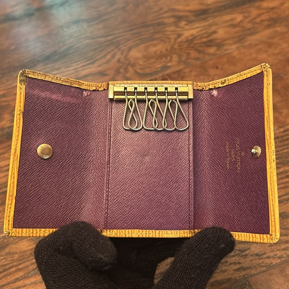 LOUIS VUITTON 1995 Yellow Epi Leather 6 Ring Key Holder Vintage - Picture 8 of 11